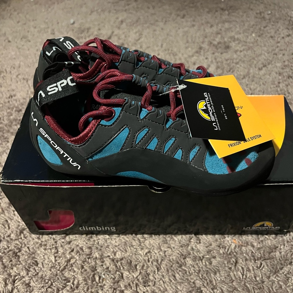 NWT La Sportiva Tarantulace Climbing Shoes Size 39